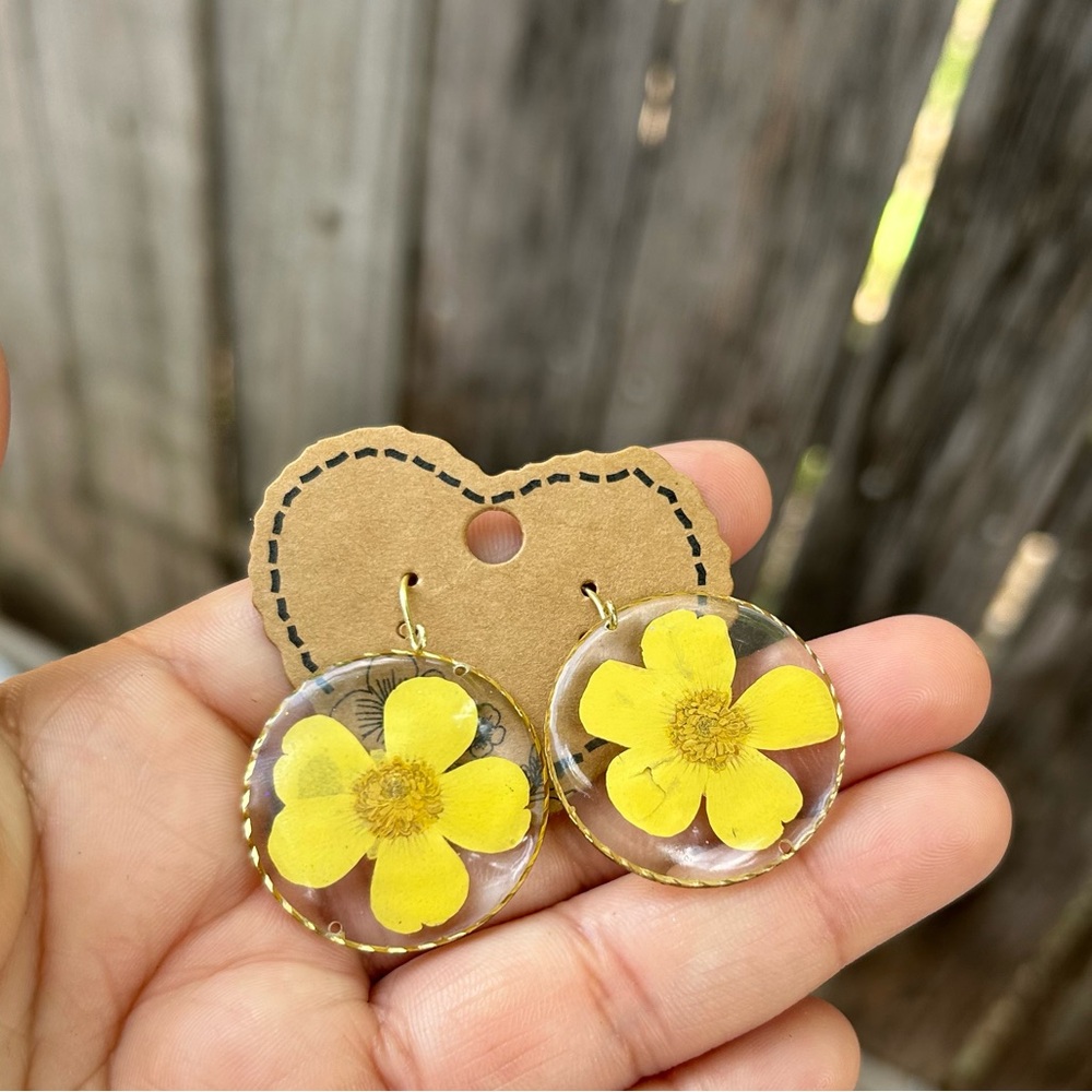 Handmade resin earrings flower